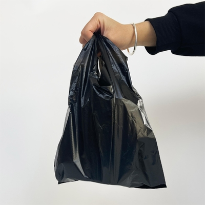 Logotipo personalizado Impresión offset de HDPE Bolsas de camisetas para envío en negro / blanco / claro