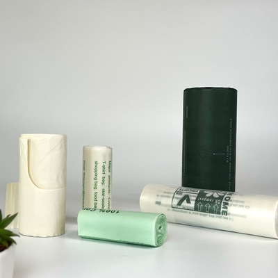 Vestido de manejo de bolsas de basura biodegradables para una vida ecológica y sostenible