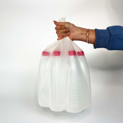 Vestido de manejo de bolsas de basura biodegradables para una vida ecológica y sostenible