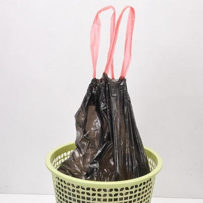 Bolsas de basura de plástico de color beige de 13 galones con cuerda de tracción y diseño de impresión offset