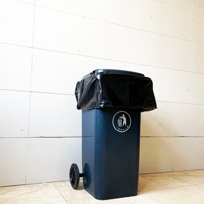 Tamaño personalizado Bolsa de basura de embalaje para contratistas de limpieza de plástico HDPE plegada individualmente