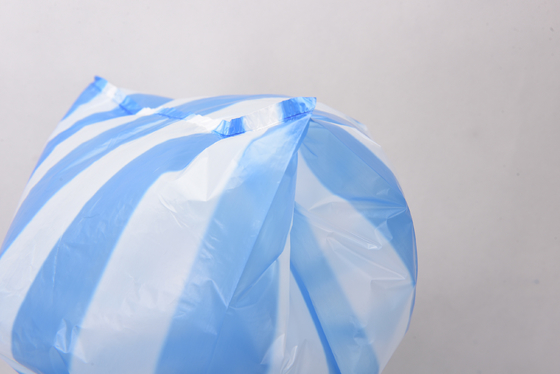 T-shirt de diseño personalizado de HDPE con manguera ancha Bolsa de plástico para desechos y eliminación de alimentos